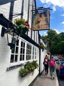 North Downs Way trail Farnham to Guildford 